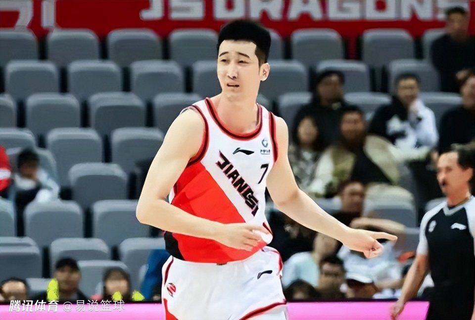 所以，即便他现在人在金陵，也依旧可以接到宋天铭打来的电话。